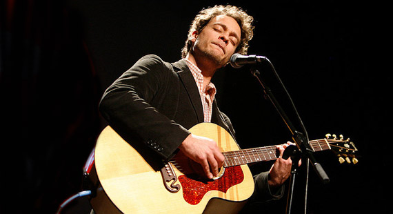 Amos Lee Takes to the Road for ‘Mission Bell’