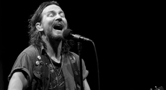 Eddie Vedder Swings Through West, Florida on Spring Tour
