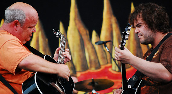 Stabbing Cuts Short Tenacious D Concert