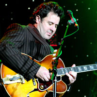 Vince Gill Kicks Off Acoustic Bluegrass Tour in June